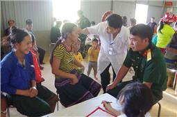 Tấm lòng bộ đội Cống với dân bản Lũng Mần